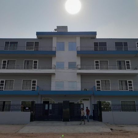 Hotel The Luxem - Behind Ibis Hotel Gurugram Gurgáon Exteriér fotografie