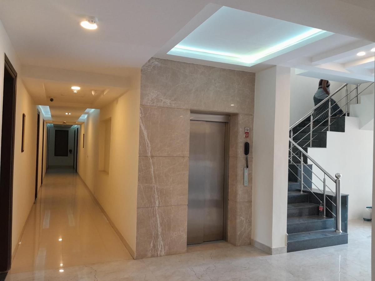 Hotel The Luxem - Behind Ibis Hotel Gurugram Gurgáon Exteriér fotografie
