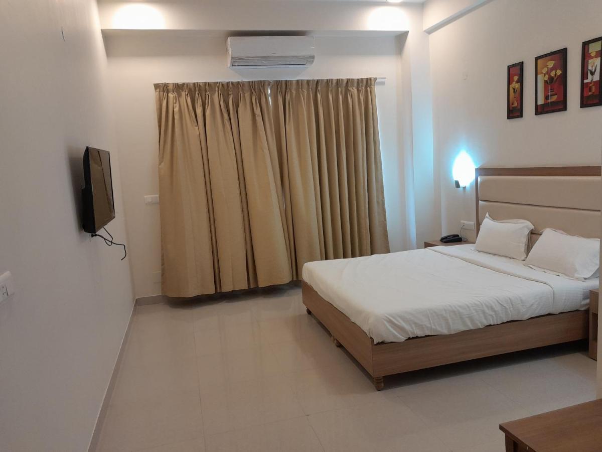 Hotel The Luxem - Behind Ibis Hotel Gurugram Gurgáon Exteriér fotografie