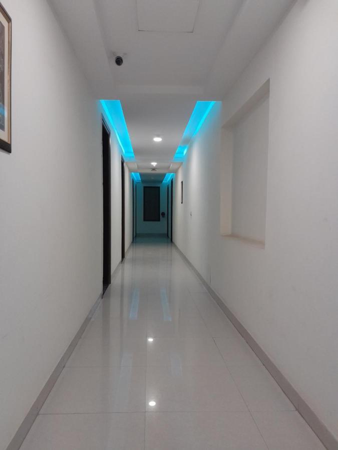 Hotel The Luxem - Behind Ibis Hotel Gurugram Gurgáon Exteriér fotografie