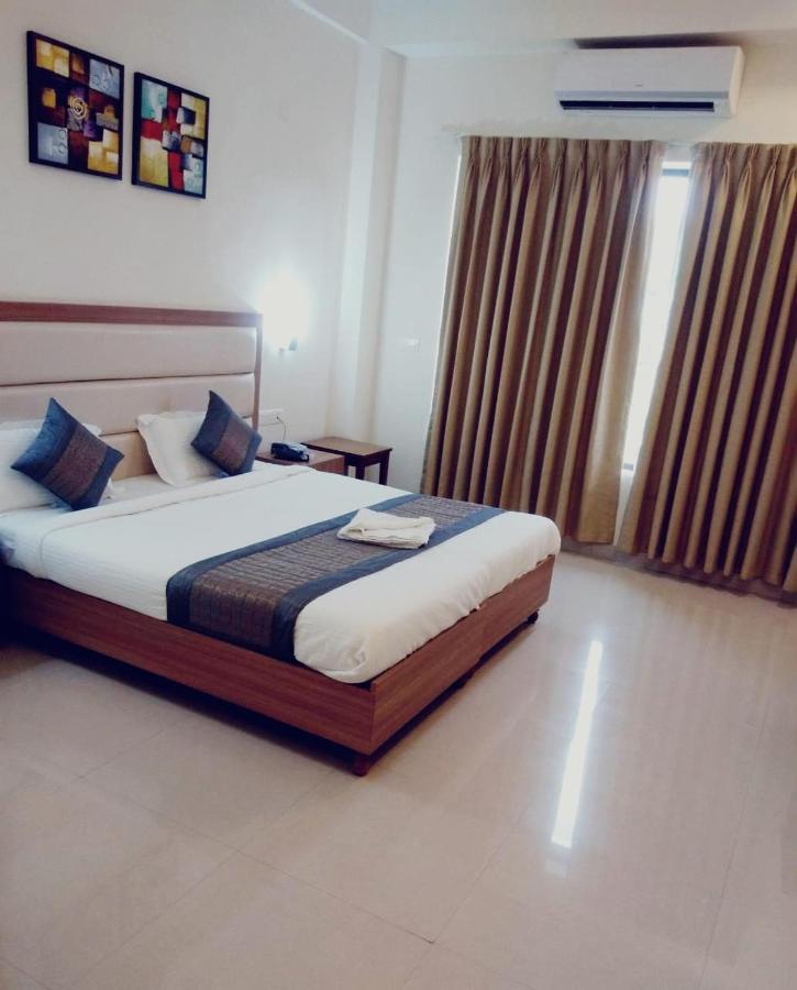Hotel The Luxem - Behind Ibis Hotel Gurugram Gurgáon Exteriér fotografie