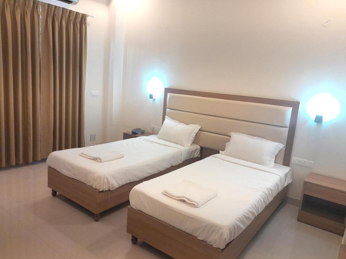 Hotel The Luxem - Behind Ibis Hotel Gurugram Gurgáon Exteriér fotografie