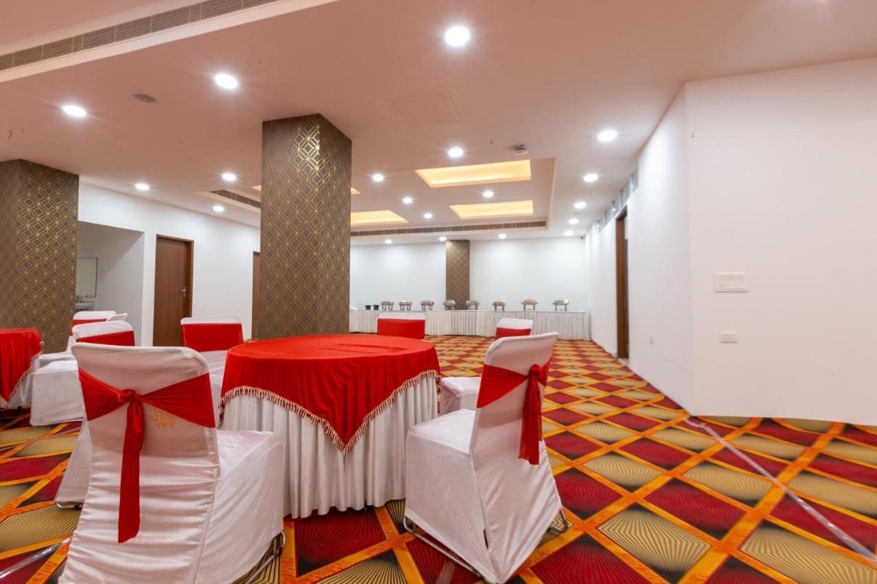 Hotel The Luxem - Behind Ibis Hotel Gurugram Gurgáon Exteriér fotografie