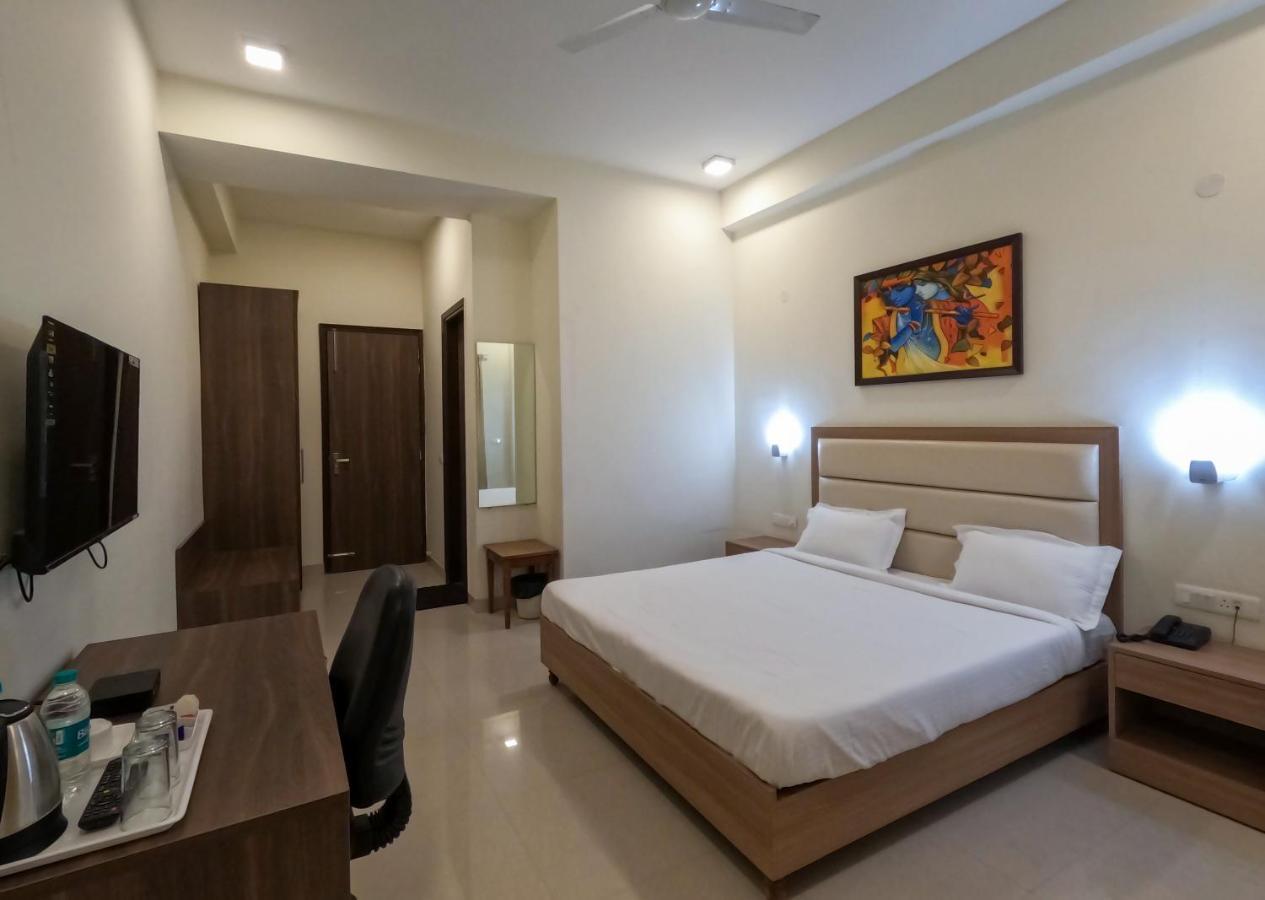 Hotel The Luxem - Behind Ibis Hotel Gurugram Gurgáon Exteriér fotografie