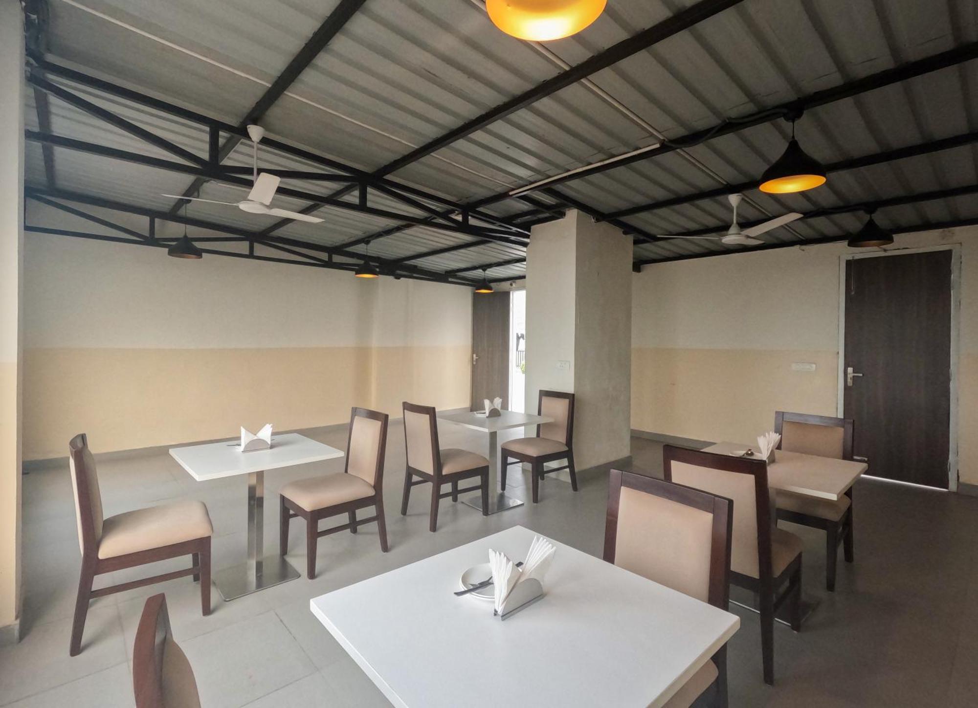 Hotel The Luxem - Behind Ibis Hotel Gurugram Gurgáon Exteriér fotografie