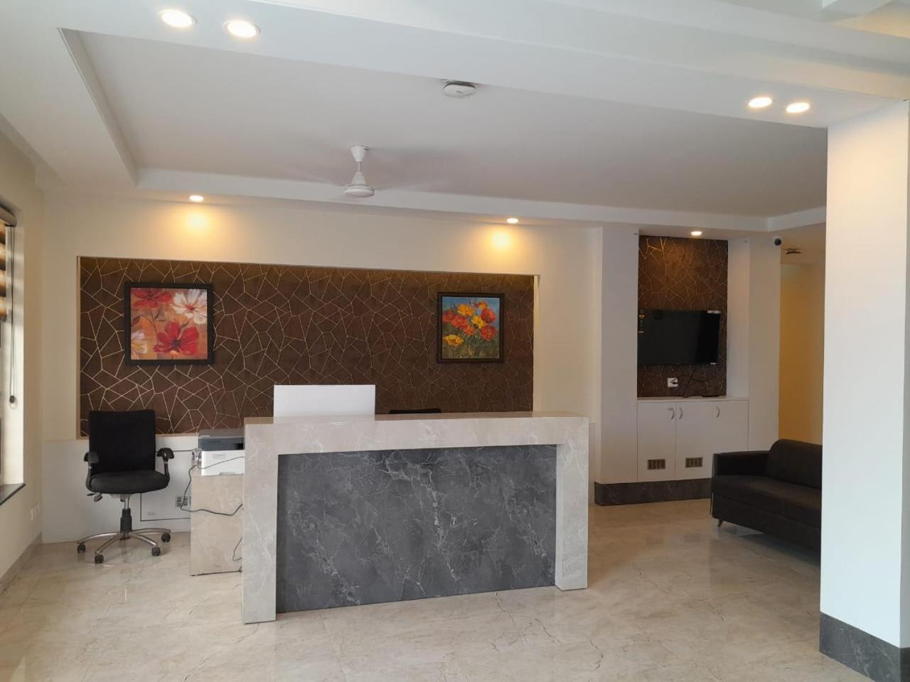 Hotel The Luxem - Behind Ibis Hotel Gurugram Gurgáon Exteriér fotografie