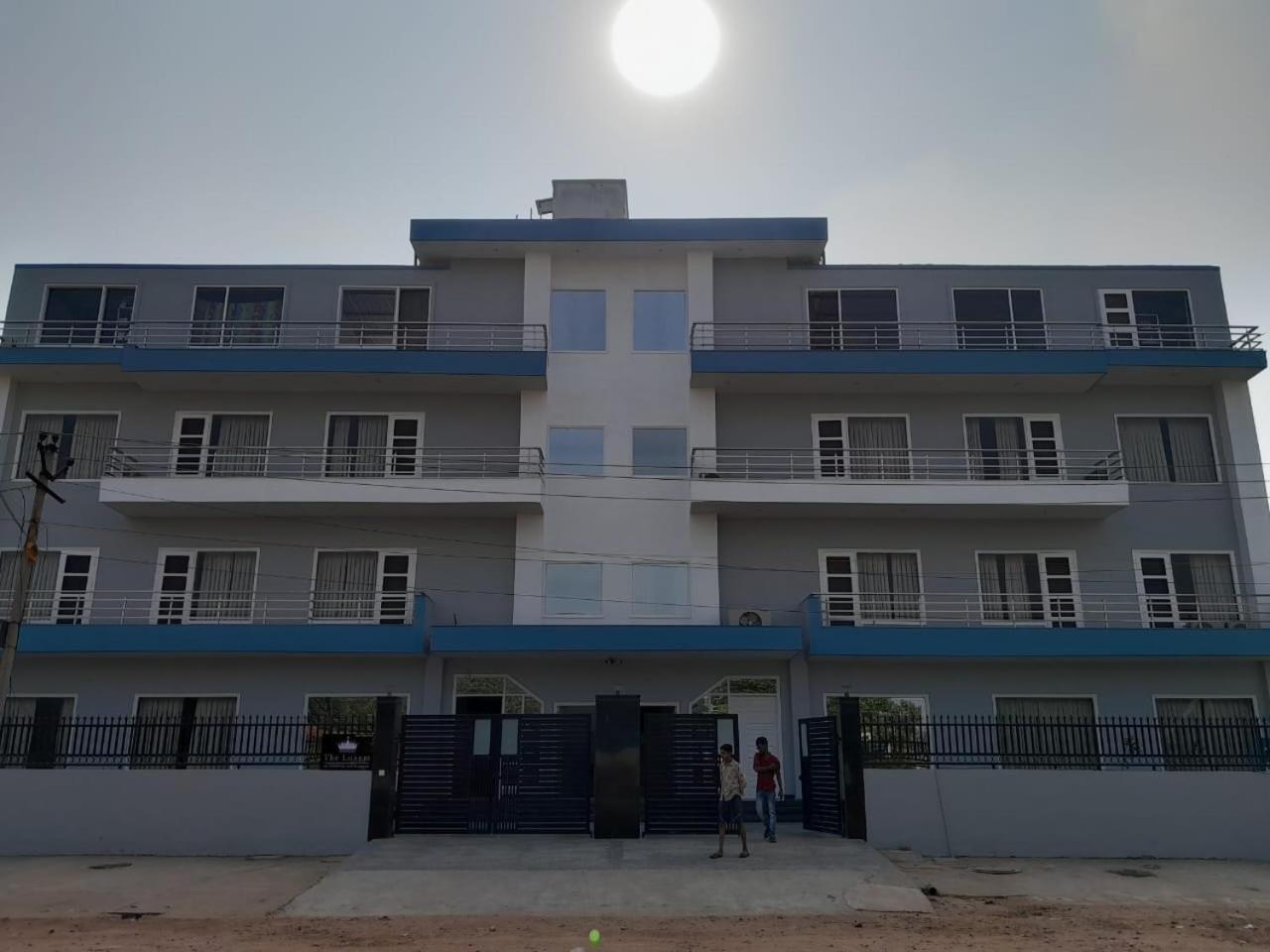 Hotel The Luxem - Behind Ibis Hotel Gurugram Gurgáon Exteriér fotografie